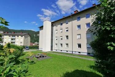 Erstbezug in Grünlage! Ansprechende, sanierte 3-Raumwohnung mit Balkon!