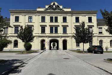 DRAGONER HÖFE: Büro-/Atelier-/Ordi-/Geschäftsfläche exklusiv u. einzigartig - Gewölbe, Granitsäulen, beeindruckende Raumhöhe...- weitreichender Gestaltungsfreiraum in historischen Gemäuern - optionale Lagerfläche mit 27 m²