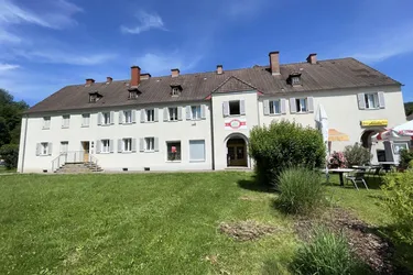 Günstige Geschäftsräume/Studio mit Auslage in großer Siedlung!