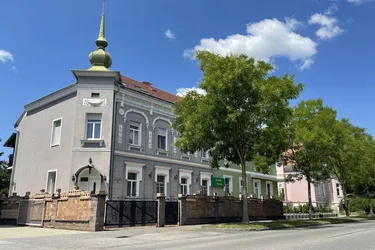 Stilvolle Stadtvilla mit Gastronomie, Appartements und Garten in Toplage in Fürstenfeld