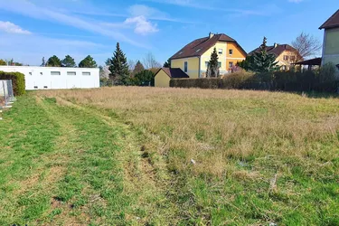 Expose großer, ebener Baugrund