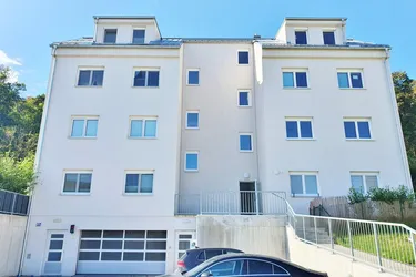 vermietete 2 Zimmer- Balkon - Parkplatz