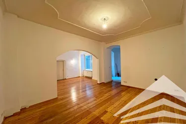 Atelier am Hauptplatz zu vermieten! Künstler willkommen!