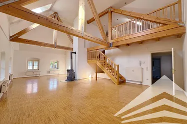 Natur pur in Oftering - Wunderschöne Galeriewohnung mit Küche in historischem Vierkanthof