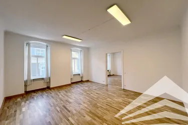 Neu saniertes Altbaubüro in der Marienstrasse!
