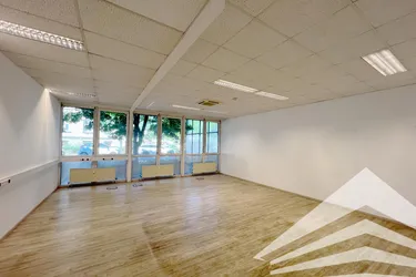Ausbildungsräume und Büroräumlichkeiten auf 540 m² nähe Industriezeile!