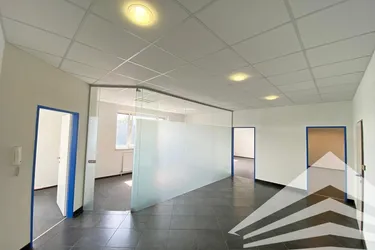 Gut sichtbares Büro mit Werbemöglichkeit in Leonding!