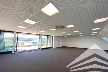 Großzügiges Büro mit Dachterrasse und Seminarraum im Zentrum!