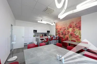Hochwertiges Büro mit Parkplätzen direkt an der Meixnerkreuzung!