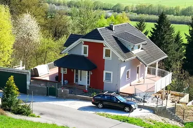 Expose Ferndorf: Schönes Wohnhaus mit Fernblick und Sonnenterrassen!