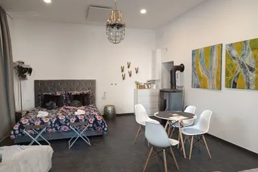 Neuwertiges, saniertes Ecklokal, branchenfrei – als Atelier, Boutique, Büro, Airbnb oder Studio nutzbar, ruhig gelegen