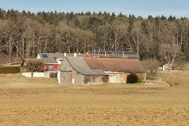 Bauernhof Ensemble mit 360 Grad Grün-Rundumblick + Baugrund – vielfach nutzbar für ein Leben und Arbeiten im Grünen