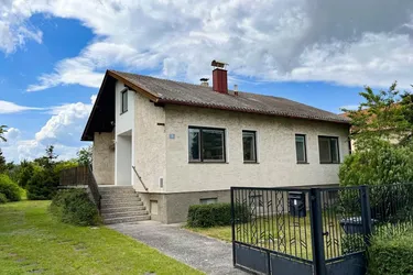 [06384] Haus auf großem Grundstück (2 Parzellen möglich)