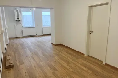 [06531] RESERVIERT - Geräumiges, renoviertes Büro in der Fußgängerzone