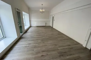 Expose [06103] Geschäftslokal mit großen Schaufenstern in der Innenstadt