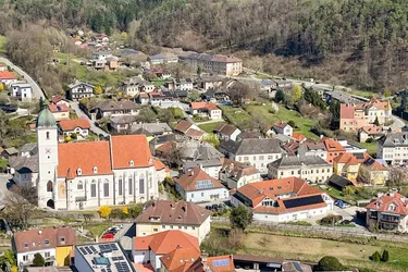 [06548] Großes Wohnhaus mit Burgblick im Zentrum
