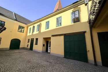 [06865] Repräsentatives Büro am Pottensteiner Hauptplatz zu mieten