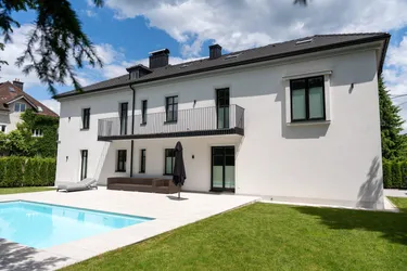 Elegantes Refugium nahe dem Festspielhaus Salzburg: Imposante Stadtvilla mit XL-Garten und Außenpool in angenehmer Wohnlage Riedenburg-Maxglan