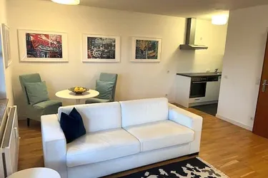 Salzburg Riedenburg: Oase der Ruhe 33,64 qm Garconniere mit 5 qm Balkon, sonnig, inklusive Tiefgarage