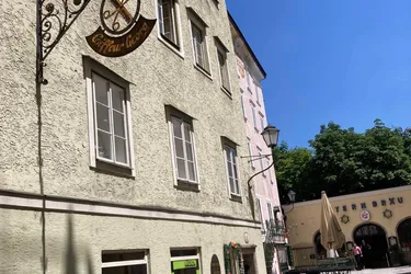 Salzburg Stadtzentrum Wohn- und Geschäftshaus im historischen Badergässchen, 380 qm Wohnnutzfläche