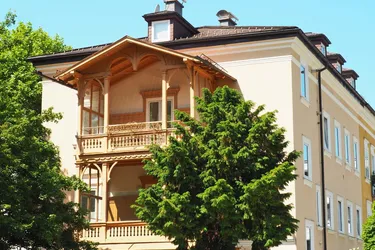 Salzburg Riedenburg: Firmensitz mit repräsentativer Adresse: ca. 55 qm, 2 Büroräume plus Balkon , Parkplatz im Innenhof inkludiert