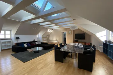 Lichtdurchflutete Dachgeschosswohnung im Herzen der Altstadt!