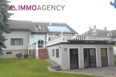 Expose Luxuriös ausgestattetes Einfamilienhaus mit Indoor-Pool in Ruhelage