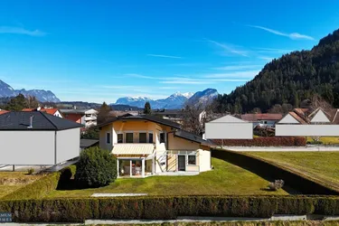 KUNDL - Luxuriöses Landhaus für Ihre Familie - 5 Zimmer, Balkon, Terrasse, Wintergarten und sehr viel Grünfläche
