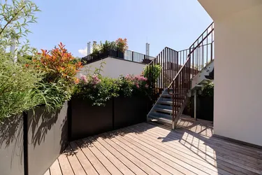 5-Zimmer-Dachgeschoß-Maisonette mit drei Terrassen und Weinbergblick