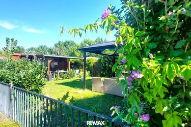 Mobilheim mit Terrasse auf Doppelparzelle
