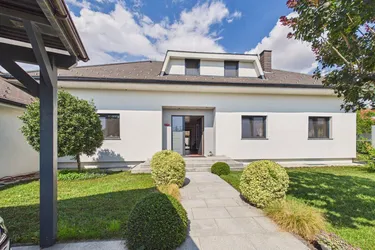 Preisänderung! Ihr persönlicher Rückzugsort – Stilvolles Einfamilienhaus mit Pool in Parndorf