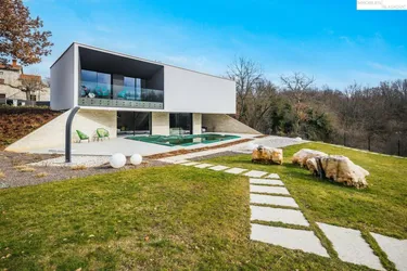 Luxuriöse, moderne Villa im Grünen