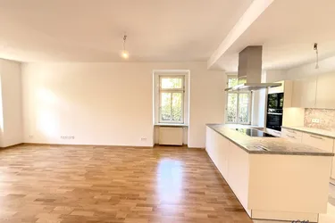 Stilvoll sanierte Villenetage mit Gartenmitbenutzung!