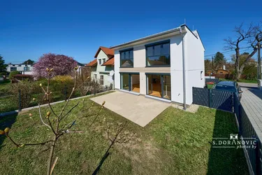 NEU! ++ LEBEN IM GRÜNEN BEREICH ++ 4 HÄUSER MIT GARTEN, KELLER &amp; STELLPLATZ ++ ERSTBEZUG ++ 1220 WIEN ++