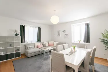 Top-renovierte Wohnung mit PKW Stellplatz, Nähe ORF-Zentrum und Schlosspark, provisionsfrei