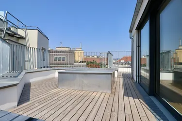 Hochwertig ausgestattete Dachgeschosswohnung auf zwei Ebenen nahe Taubstummengasse
