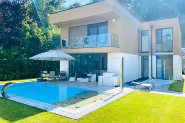 Smartes-Luxusdomizil mit Infinity-Pool in indyllischer Waldrandlage 