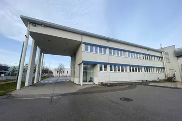 Moderne helle und freundliche Bürofläche mit Parkplätze zu vermieten