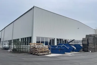 Neuwertige isolierte Lagerhalle zu vermieten