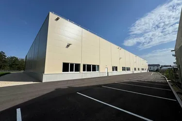 Moderne Hallenfläche mit Büro in Pasching zu vermieten