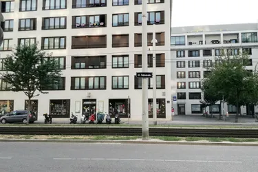Tokiostraße: Garagenstellplatz zu vermieten