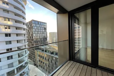 Unbefristete 2-Zimmer-Neubau-Wohnung mit Loggia ab Juli im höheren Stockwerk