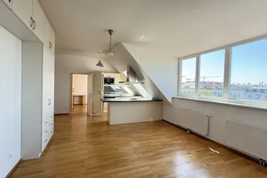 Kolschitzkygasse: unbefristete 4 Zimmer-DG mit Terrasse ab sofort!