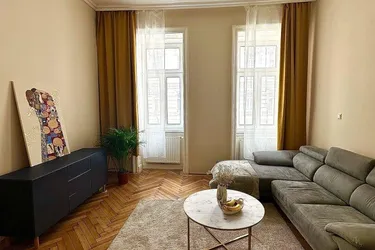 Sanierte und möblierte 2-Zimmer-Eigentumswohnung im sanierten Altbau mit Lift und Fernwärmeanschluss!