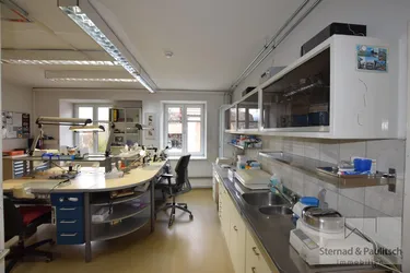 Voll ausgestattetes zahntechnisches Labor mit Betreiberwohnung