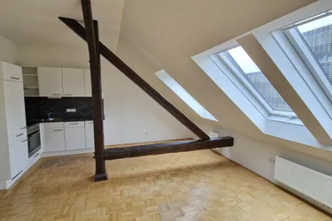 Schöne Dachgeschosswohnung, 2-Zimmer plus Wohnküche - ab sofort - zu vermieten!