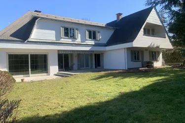 Rarität: Villa in wunderbarem Ambiente am Rosenberg.