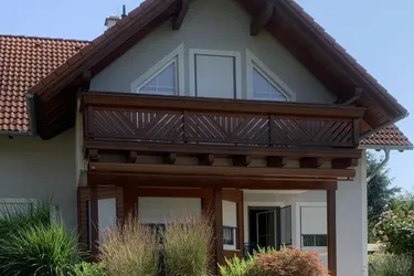 Exquisites Einfamilienhaus mit kleinem Nebengebäude und großem Grund
