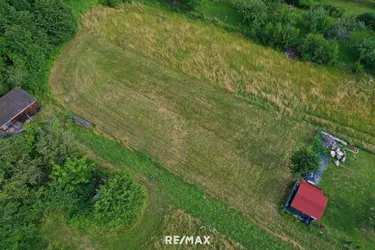 Schöner Baugrund in leichter Hanglage!