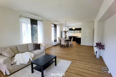 Exklusive 3-Zimmer-Wohnung mit Loggia &amp; Schlossparkblick – 98 m² Wohntraum im Zentrum von Bad Vöslau